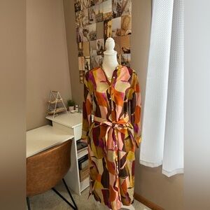 J. McLaughlin Mallory Abstract Banded
Collar Midi Shirt Dress
Small